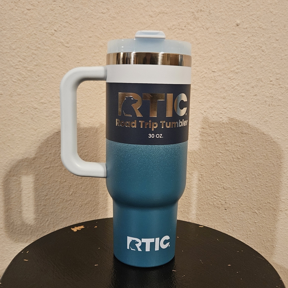 RTIC Blue Road Trip Tumbler 30 oz